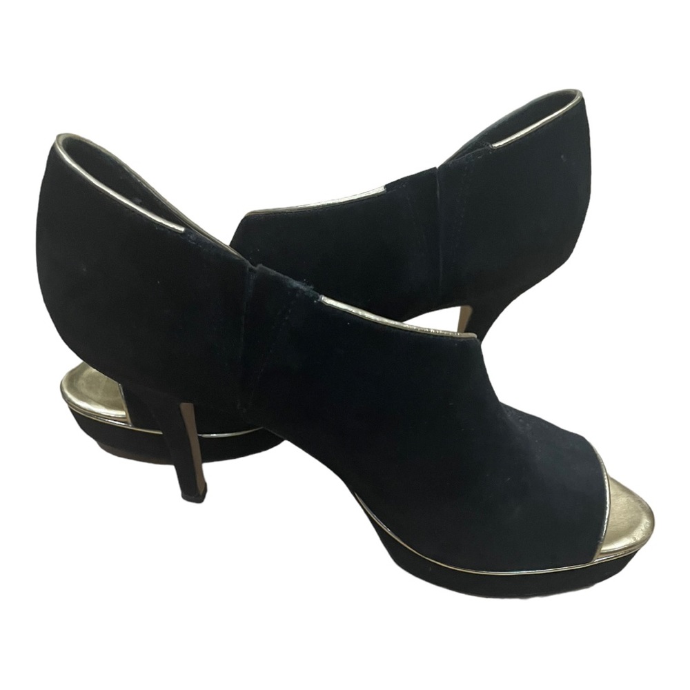 Karl Lagerfeld Paris black with gold trim heels size 8.5